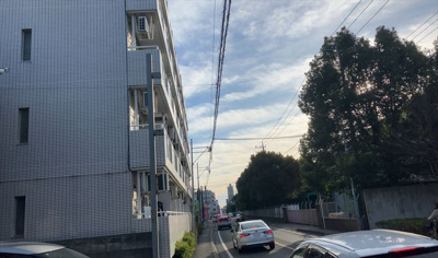 【外観】 | スカイコート橋本第一 | マンションの外観は非常に重要なポイントです！外観の善し悪しは資産価値に大きな影響を与えます。外観のいいマンションを購入することで、高値で売却がしやすく、買い手が見つかりやすいというメリットがあります。