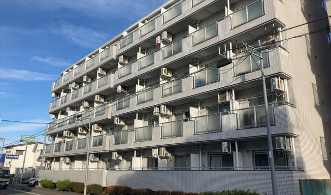 【現況写真】 | スカイコート橋本第一 | 景色重視でお家選ぶをするとスーパーが遠い！学校が遠い！など生活をするうえで利便性で困ることもあります。まず一度現地を見学する際に、周辺の施設などがあるかを確認し、暮らし始めた後のことを想像しましょう。