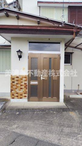 ６１７５６　本巣市仏生寺中古戸建ての玄関