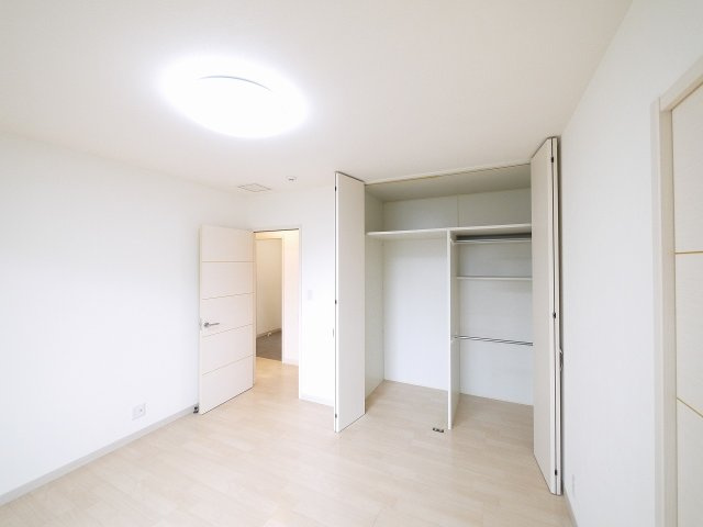 アンソレイユ北新町の収納|収納も豊富な洋室です
