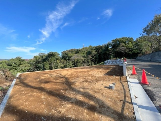 横須賀市桜が丘１丁目　建築条件無　売地　A区画の前面道路含む現地写真|前面道路は交通量も少なく駐車も楽にできます♪