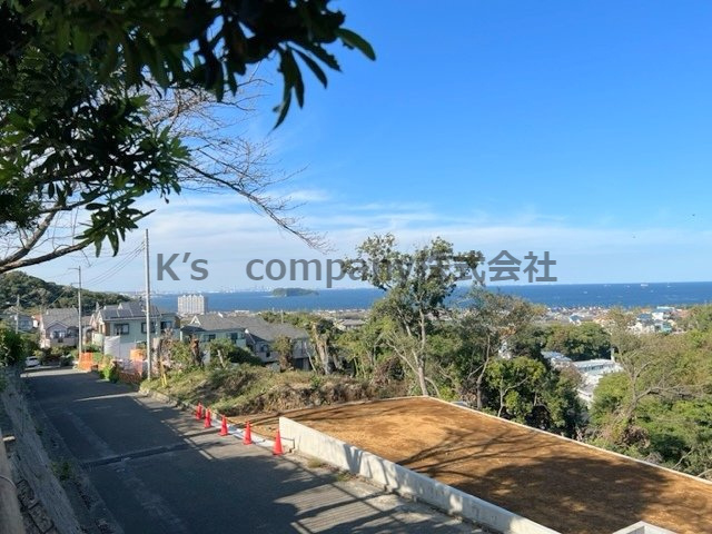 横須賀市桜が丘１丁目　建築条件無　売地　A区画の周辺|猿島が見えます☆その奥には横浜のランドマークタワーが見えます☆夜景も楽しめる立地です♪