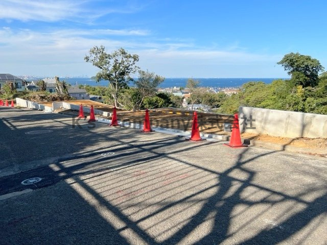 横須賀市桜が丘１丁目　建築条件無　売地　A区画の周辺|B区画が正面で左奥側にA区画が見えます☆
