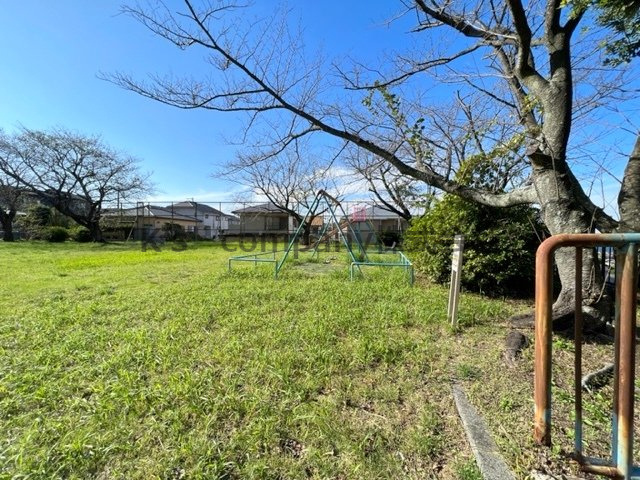 横須賀市桜が丘１丁目　建築条件無　売地　A区画の周辺|土地の正面の公園の様子です☆