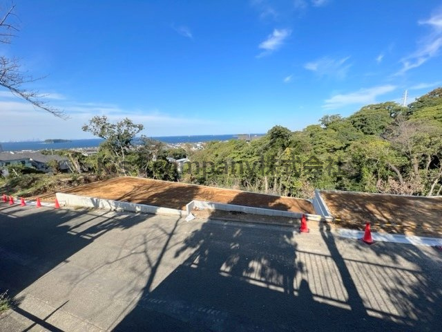 ■横須賀市桜が丘１丁目　建築条件無　売地　B区画■の外観|公園側からの右側がB区画、左側がA区画です☆
