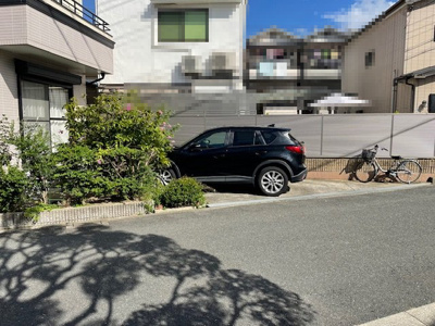 【駐車場】 | 門真市月出町　戸建 | 背の高い車も大丈夫な駐車場です。