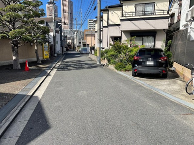 【前面道路含む現地写真】 | 門真市月出町　戸建 | 大日付近のタワーマンションが見えます。