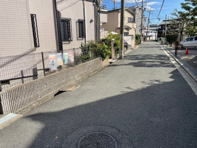 【前面道路含む現地写真】 | 門真市月出町　戸建 | 前面道路です。