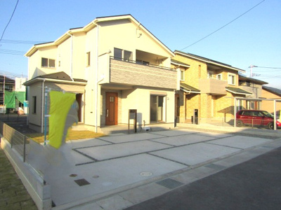 【駐車場】 | ブルーミングガーデン笛吹市春日居町鎮目2期　3号棟 | 車をお持ちの方に嬉しい駐車場付きの物件です