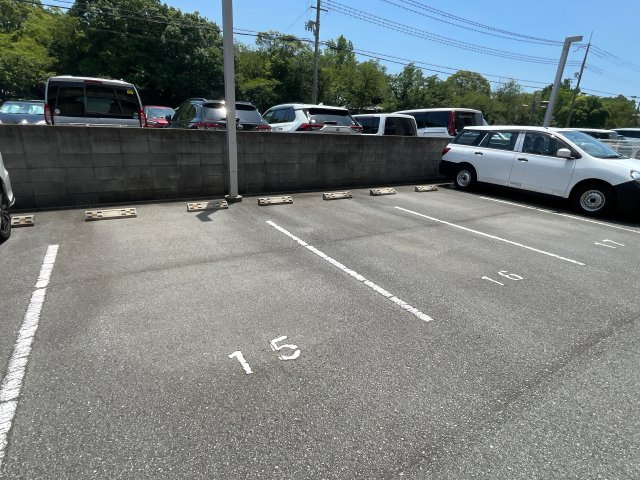 ビジュ ドゥ・メールの駐車場