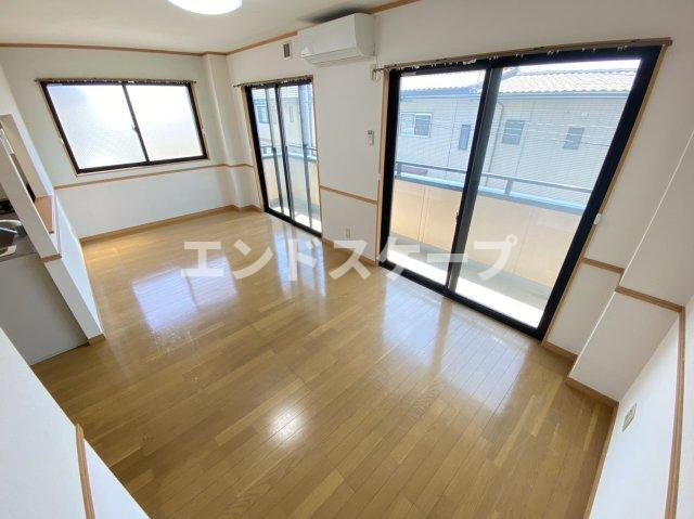 グリーンパークAyaの居間・リビング|高崎、前橋エリアのお部屋探しはエンドスケープまで！お客様の理想お聞かせ下さい♪