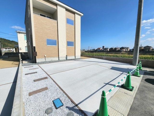 ★★ブライトヒルズ　行事1丁目の駐車場|駐車スペースも広々しています♪　【行橋市　新築戸建て】