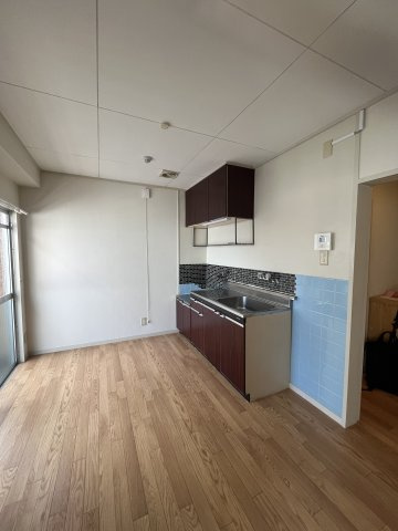 山田ビルの居間・リビング|ゆったりとしたリビングです