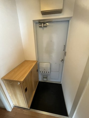 山田ビルの玄関|収納もある玄関です