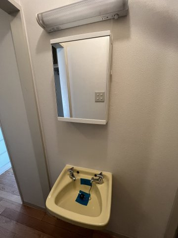 山田ビルの独立洗面台|独立洗面台、朝の身支度には欠かせません
