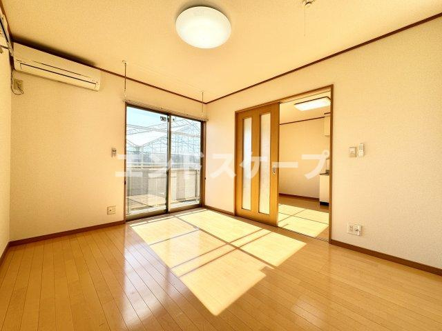 カーサ・セレーノの居間・リビング|高崎、前橋エリアのお部屋探しはエンドスケープまで！お客様の理想お聞かせ下さい♪