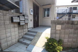 建物入口はオートロックつき♪