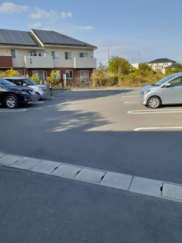 プラシード・プリムラＡの駐車場|駐車場に車を止められます