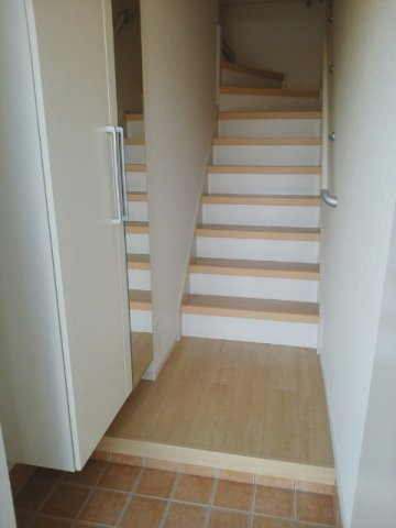 プラシード・プリムラＡの玄関|明るい玄関です