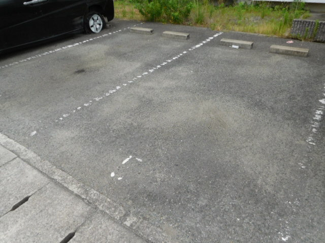 JOHNANハイツの駐車場