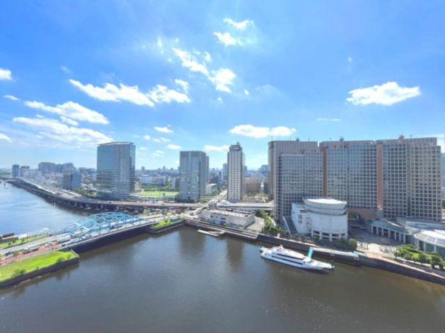 【展望】 | 品川イーストシティタワー | 【 View 】
彼方に広がる壮大な景色。美味しい空気を胸いっぱいに吸い込んで気持ちのリセットに。心地のいい開放的な時間が、暮らしにゆとりと充実感をもたらしてくれます。