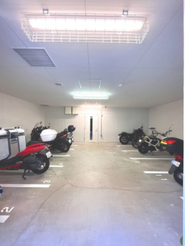 【駐輪場】 | 品川イーストシティタワー | 【 others 】
広いスペースのバイク置き場が完備されています。