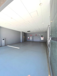 【駐車場】 | 【 others 】
エントランス左手にある機械式駐車場です。