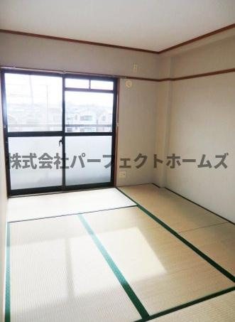 第2ミハマハイツの内装|ゆったり過ごせる居間です