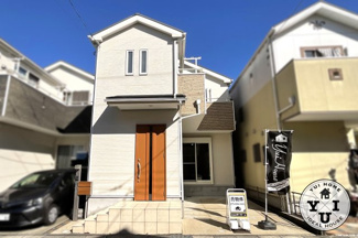 【外観】 | 現地に立っているのぼりと看板『YuiHome（ゆいホーム）』のお店です♪お問合せは電話か問合フォームにてお待ちしております！少しでも気になる方はぜひご内覧下さい♪お気軽にどうぞ！