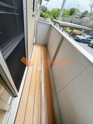 【バルコニー】 | ワレア城前 | 外からの目が気にならないバルコニーで洗濯物が干せます