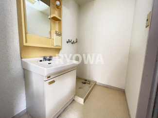 【洗面所】 | 山崎マンション | 掲載の写真は退去前の写真となります。