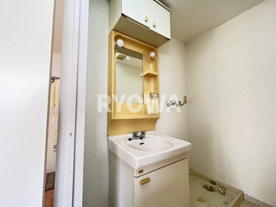 【洗面所】 | 山崎マンション | 掲載の写真は退去前の写真となります。