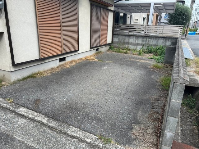土山４丁目貸家の駐車場