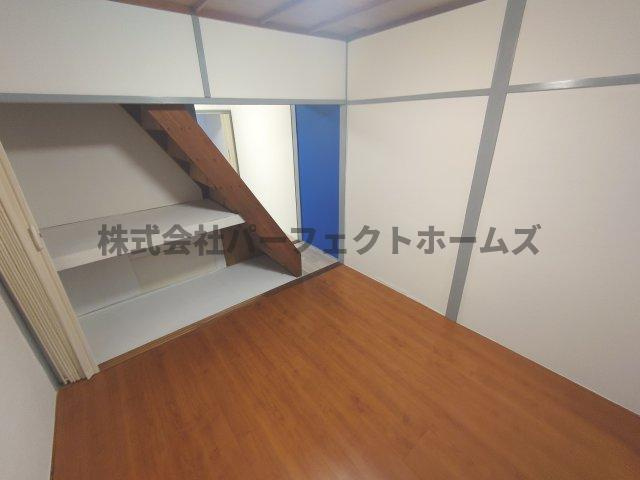 池田西町テラスハウス賃貸の洋室|個人の部屋や寝室として使える洋室です