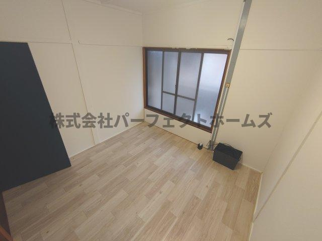 池田西町テラスハウス賃貸の洋室|落ち着いた色調の洋室です