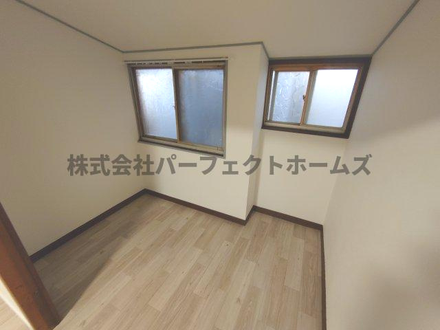 池田西町テラスハウス賃貸の洋室|明るい洋室です