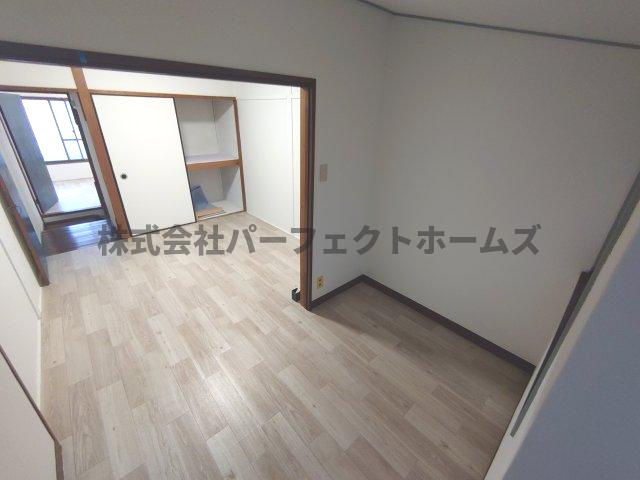 池田西町テラスハウス賃貸の洋室|使い勝手のいい洋室です