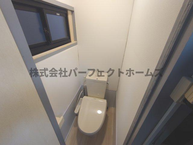 池田西町テラスハウス賃貸のトイレ|落ち着いたトイレです