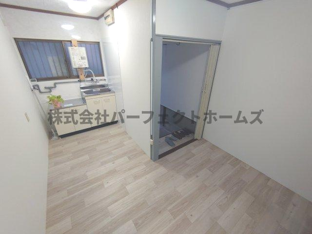 池田西町テラスハウス賃貸の居間・リビング|おしゃれな居間です