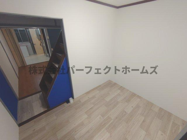 池田西町テラスハウス賃貸の居間・リビング|ゆったりとしたリビングです