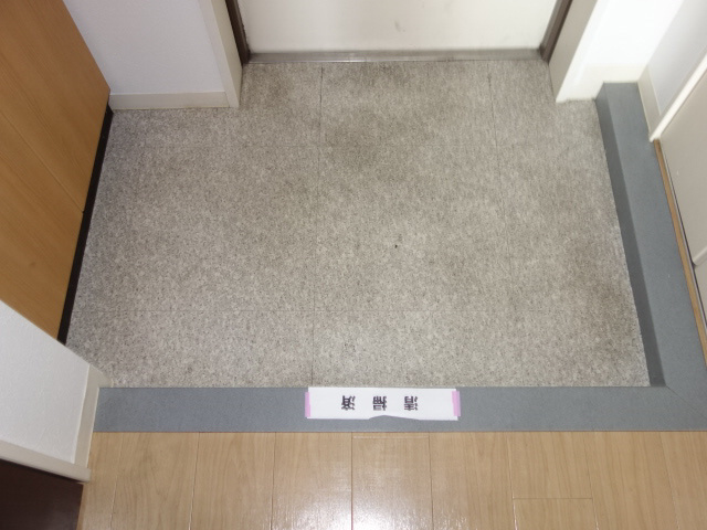 YKハイツ西明石Ⅱの玄関