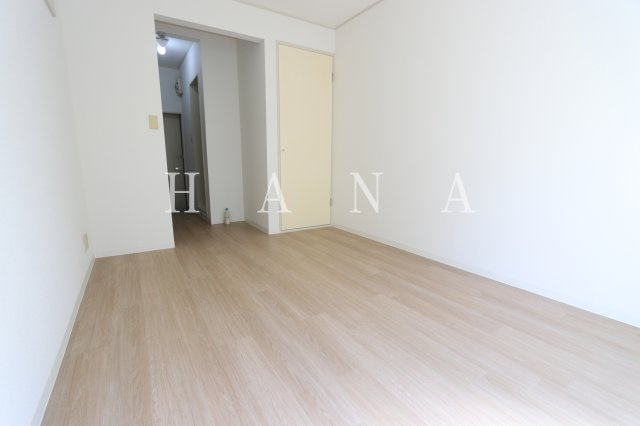 メゾン・ド・三恵の居間・リビング