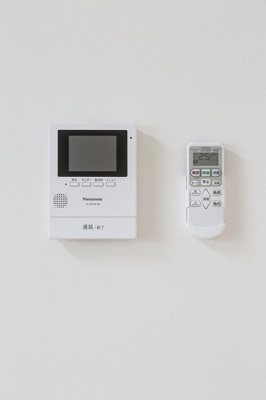 【セキュリティ】 | CROSS AVENUE春日 | 別号室の写真になります。現況優先。