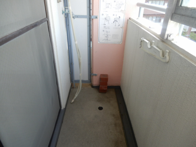 神戸市垂水区仲田３丁目の賃貸マンションのバルコニー