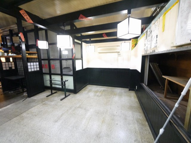 萬田店舗の内装