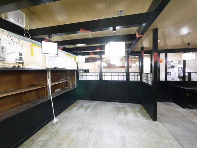 萬田店舗の玄関