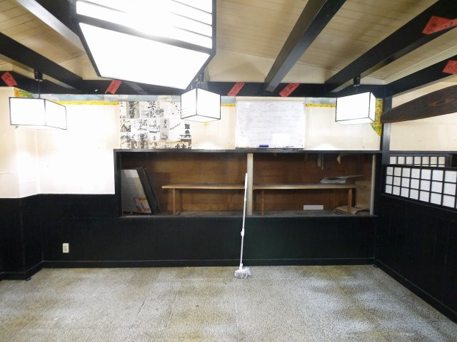 萬田店舗の玄関