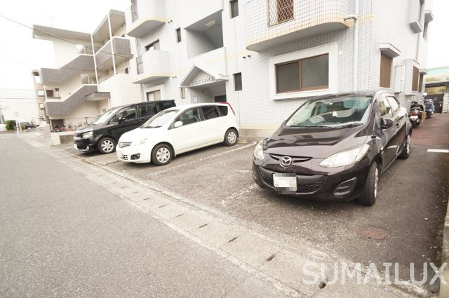 ウエストハイムⅡの駐車場