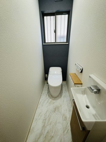 広島市安佐南区相田5丁目　新築一戸建てのトイレ|節水型タンクレストイレ