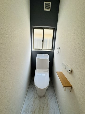 広島市安佐南区相田5丁目　新築一戸建てのトイレ|タンクのある節水型トイレ